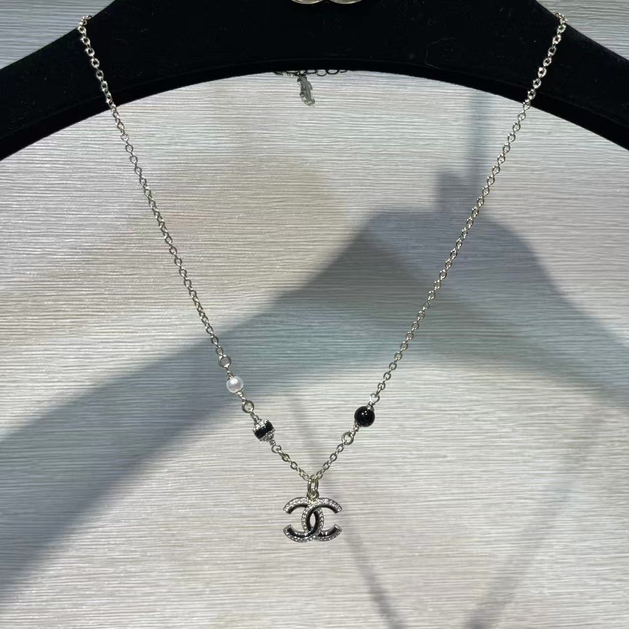 CHANE1 ブラックエナメル ダブルCパールネックレス【50％割引+送料無料】