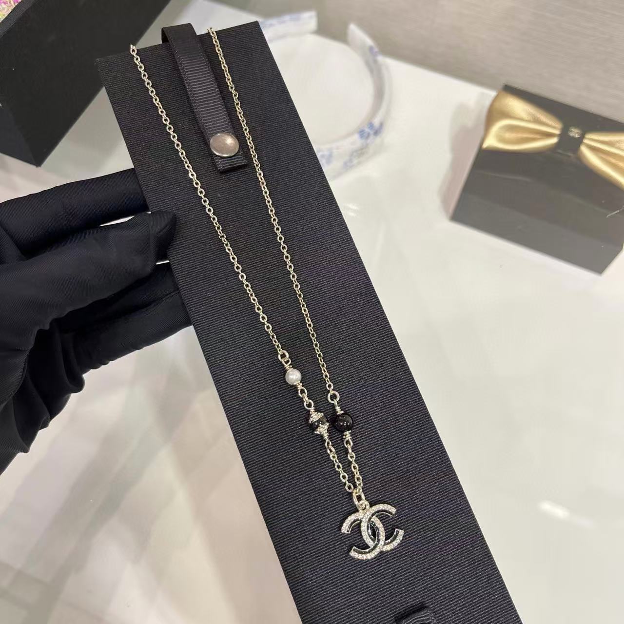 CHANE1 ブラックエナメル ダブルCパールネックレス【50％割引+送料無料】