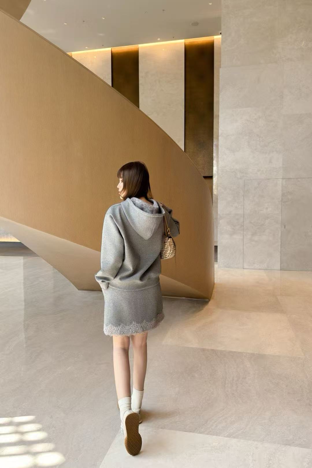 FEND1 フード付きスウェットシャツ+スカート ツーピースセット【50％割引+送料無料】