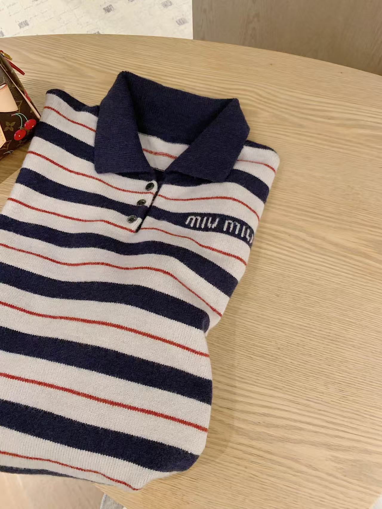 M1UM1U ストライプウールセーター【50％割引+送料無料】