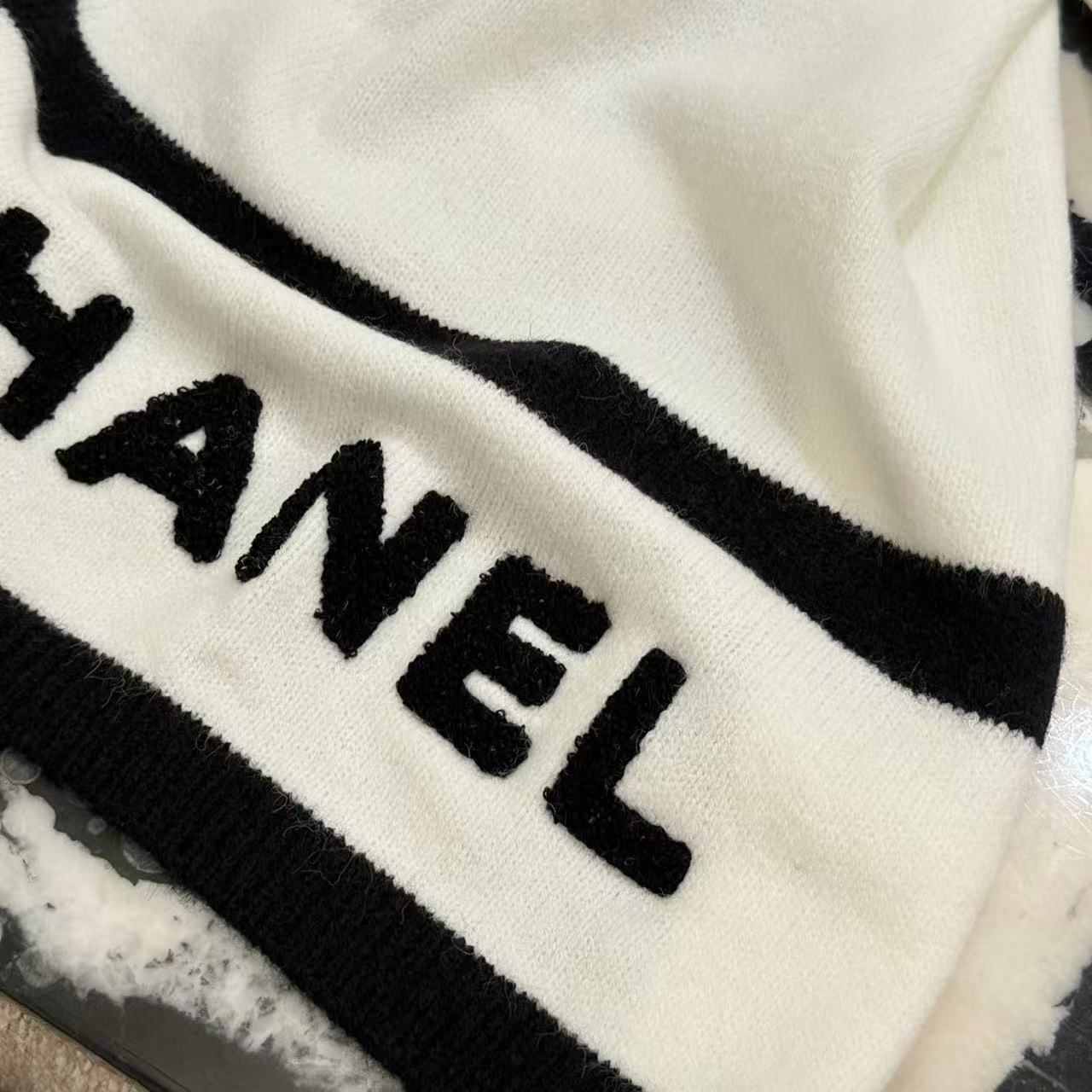 CHANE1 ブラック＆ホワイトレター カシミアスカーフ【50％割引+送料無料】