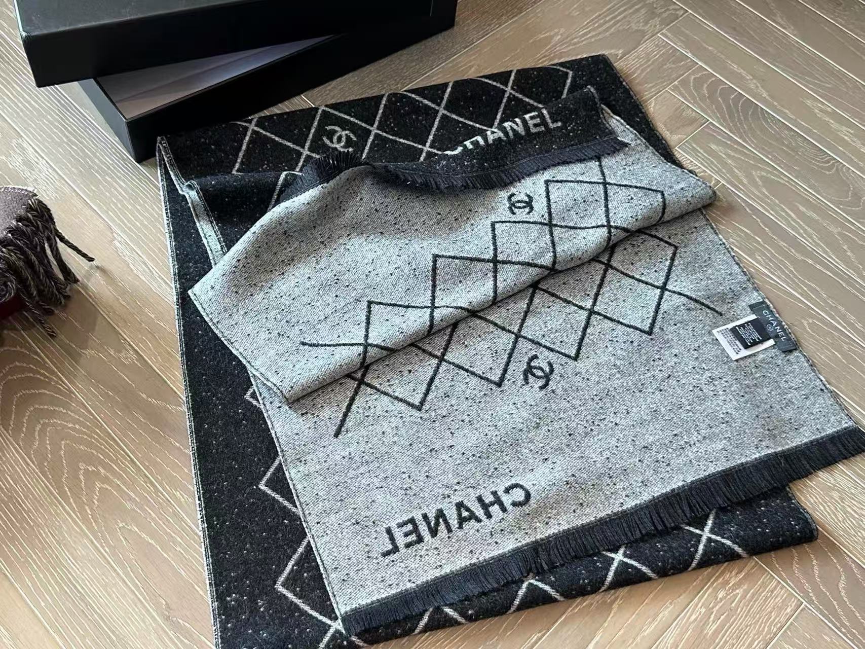 CHANE1 ダブルC チェック柄 カシミアスカーフ【50％割引+送料無料】