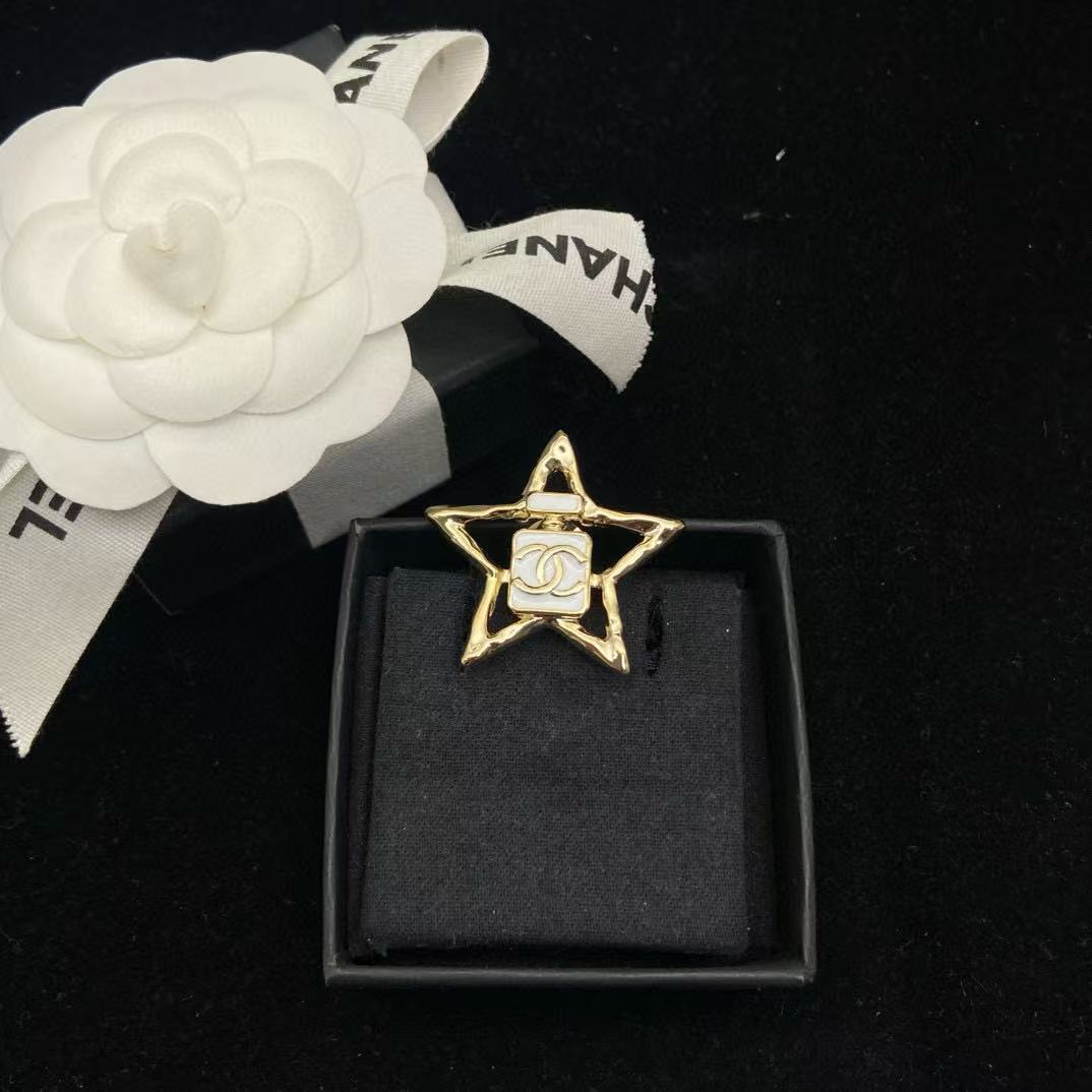 CHANE1 五芒星ダブルCブローチ【50％割引+送料無料】