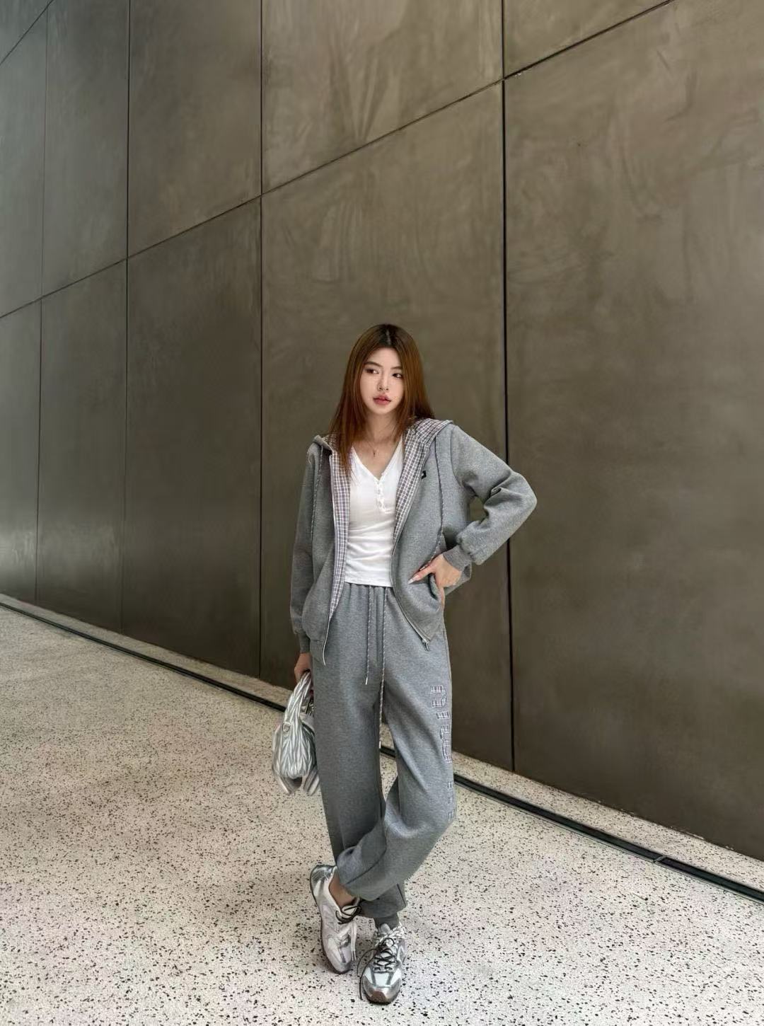 M1UM1U フード付きジップアップジャケット+パンツ ツーピースセット【50％割引+送料無料】