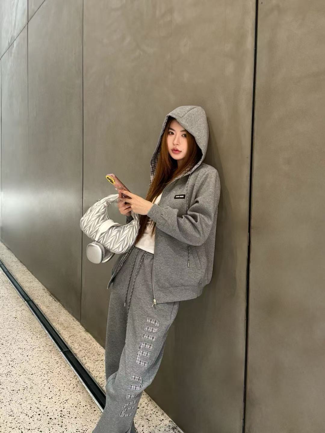 M1UM1U フード付きジップアップジャケット+パンツ ツーピースセット【50％割引+送料無料】