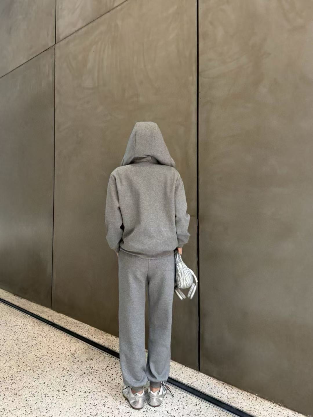 M1UM1U フード付きジップアップジャケット+パンツ ツーピースセット【50％割引+送料無料】