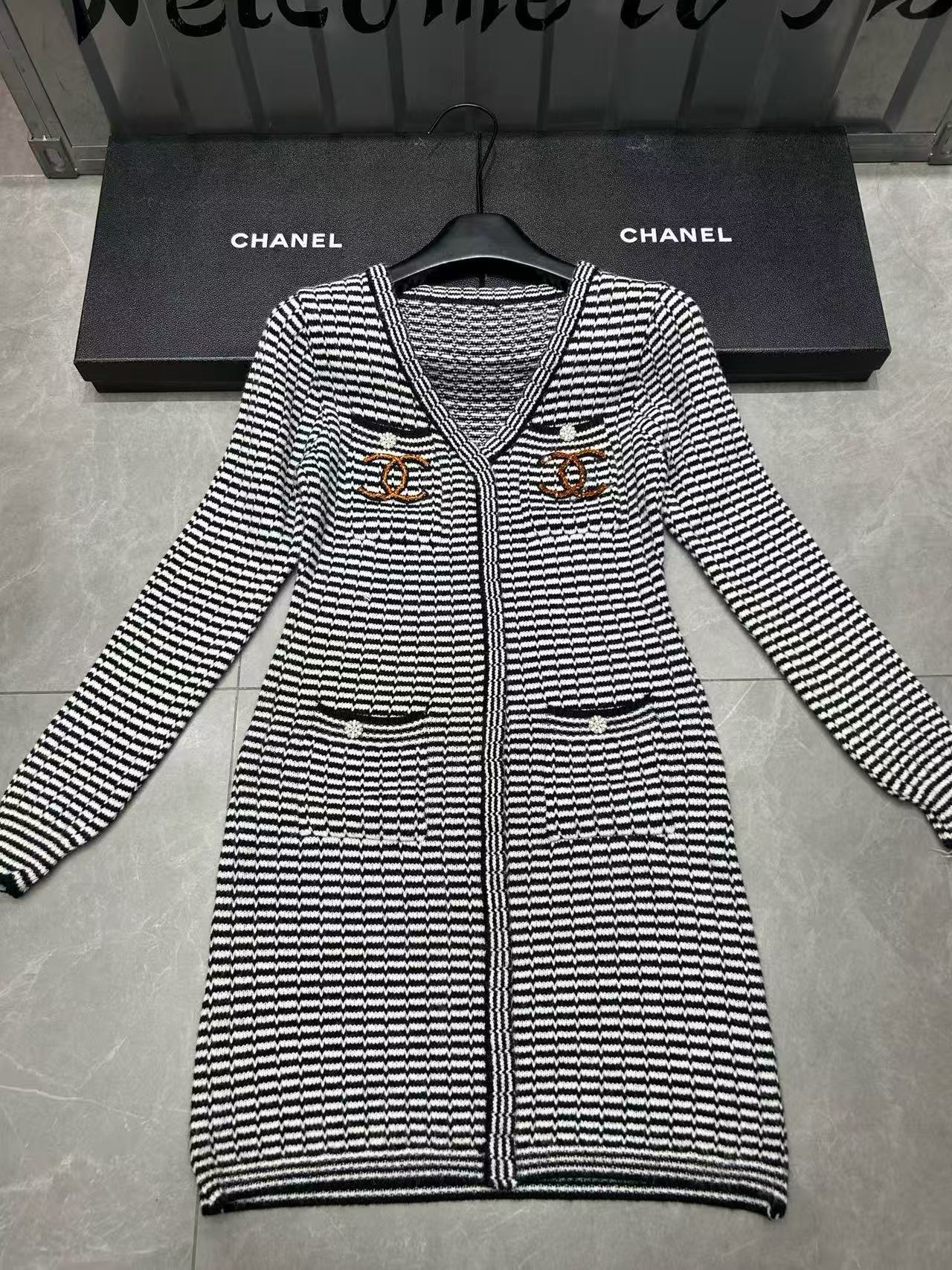 CHANE1 ゼブラVネックウールドレス【50％割引+送料無料】