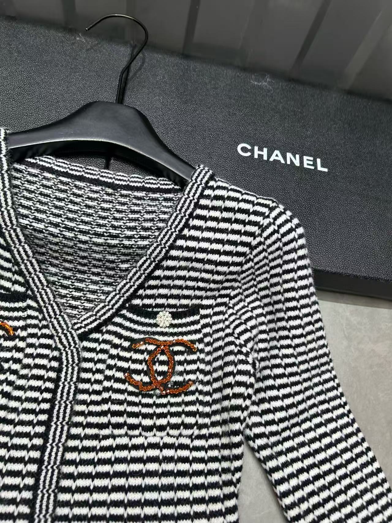 CHANE1 ゼブラVネックウールドレス【50％割引+送料無料】