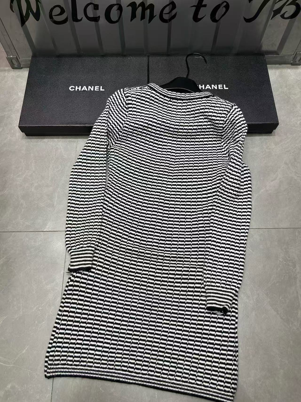 CHANE1 ゼブラVネックウールドレス【50％割引+送料無料】