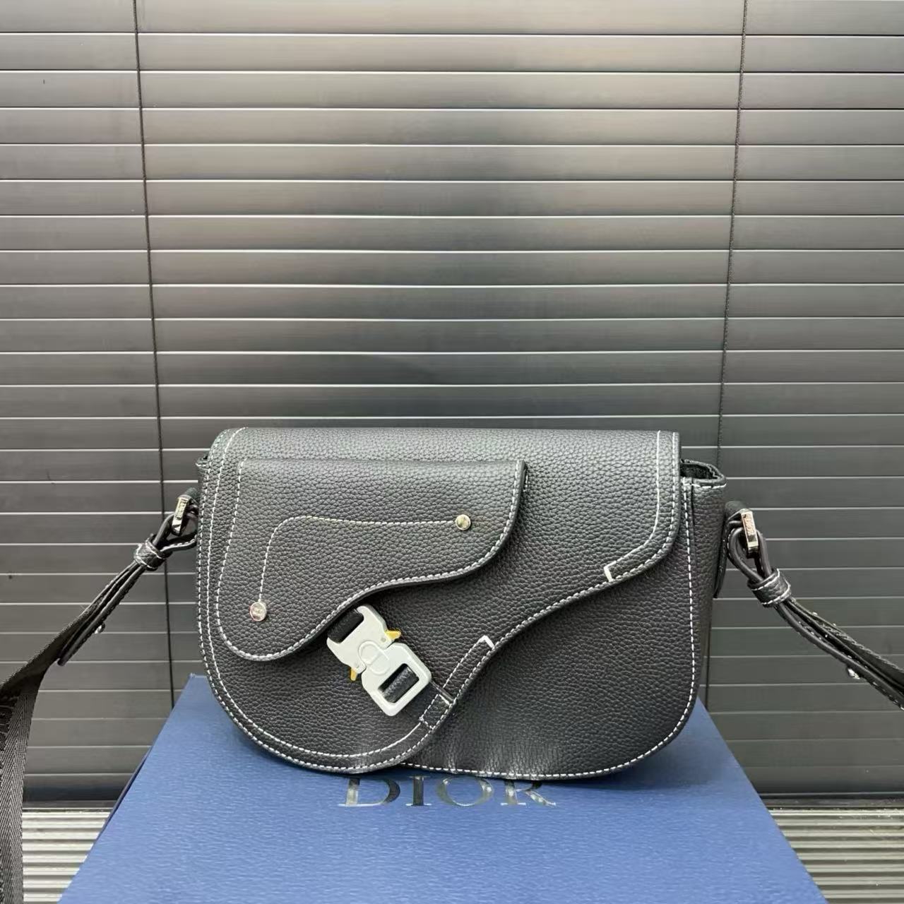 DI0R シンプル メンズ メッセンジャーバッグ【50％割引+送料無料】