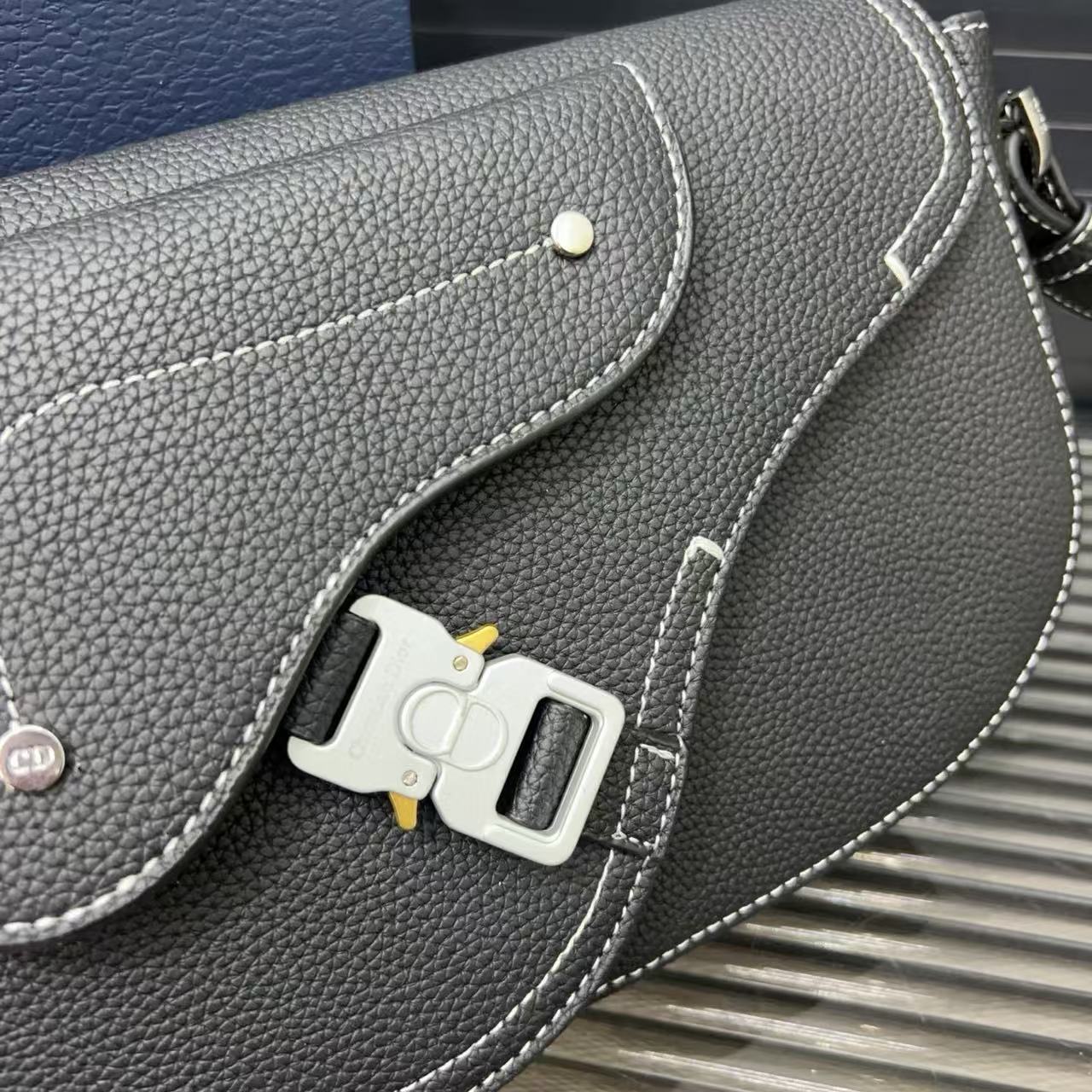 DI0R シンプル メンズ メッセンジャーバッグ【50％割引+送料無料】