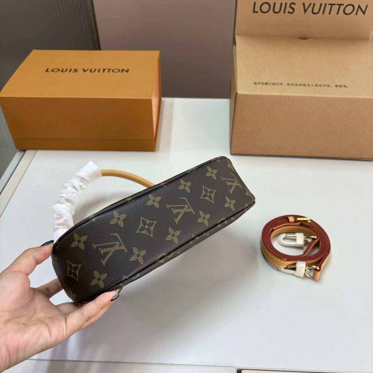 LVモノグラム アームピットバッグ【50％割引+送料無料】