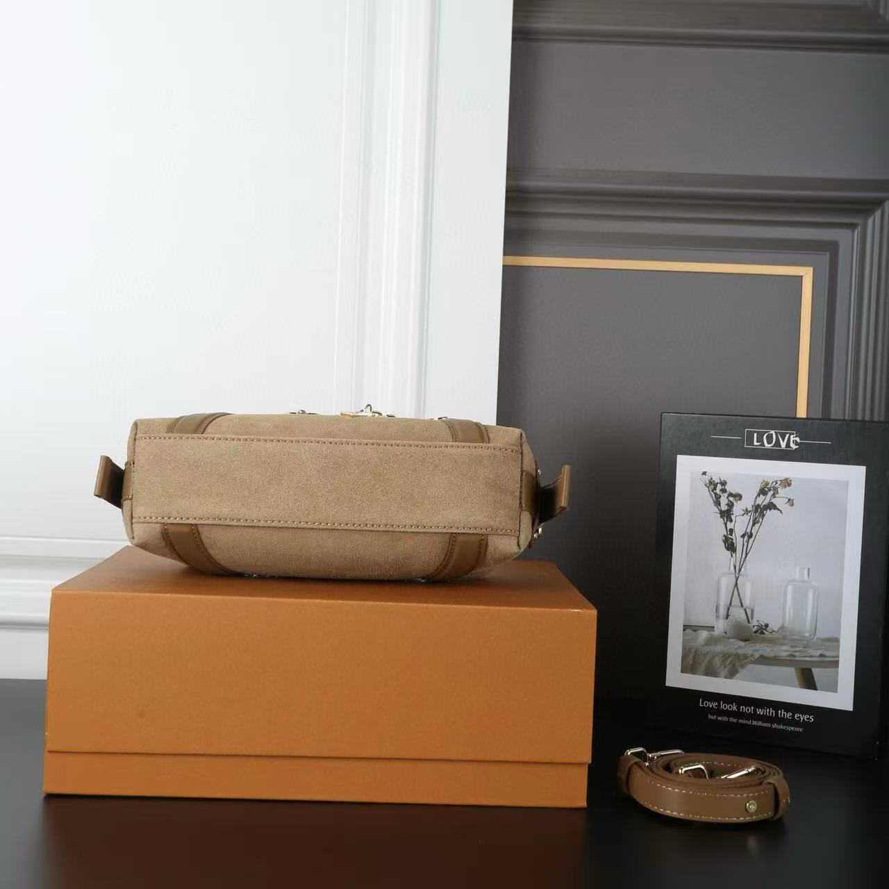 LV BIKERディアスキンチェーンショルダークロスボディバッグ【50％割引+送料無料】