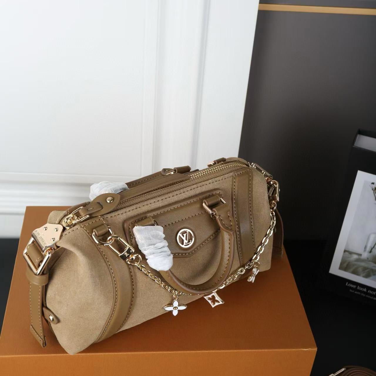 LV BIKERディアスキンチェーンショルダークロスボディバッグ【50％割引+送料無料】