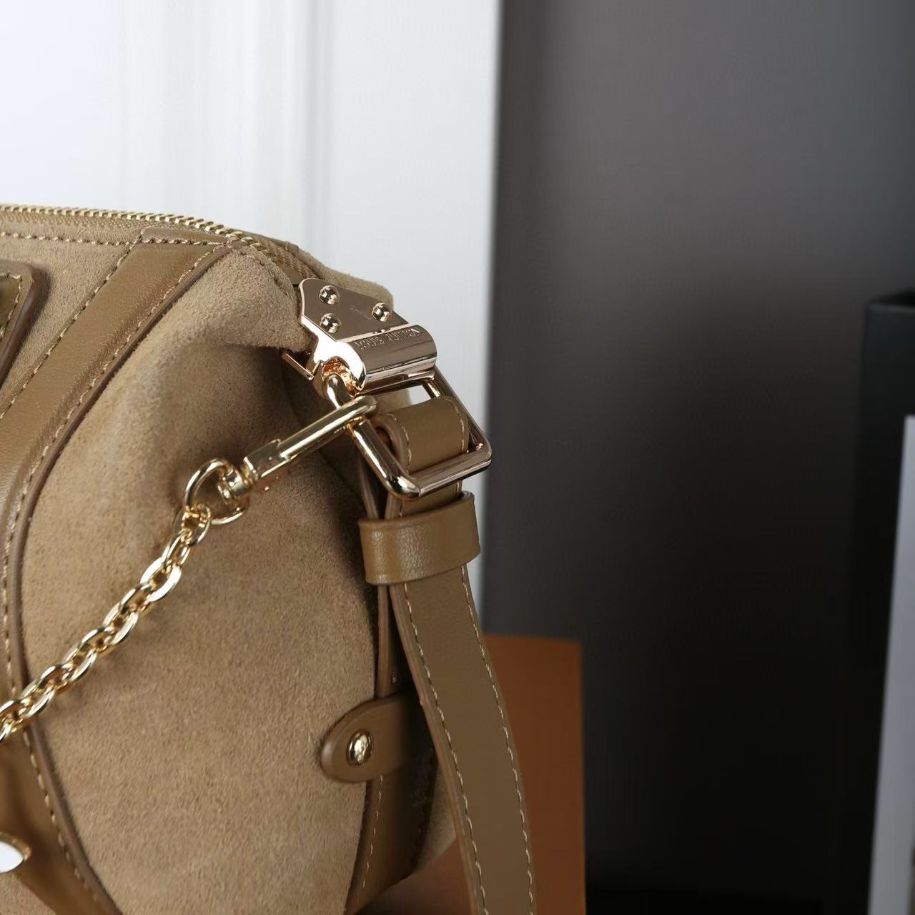 LV BIKERディアスキンチェーンショルダークロスボディバッグ【50％割引+送料無料】