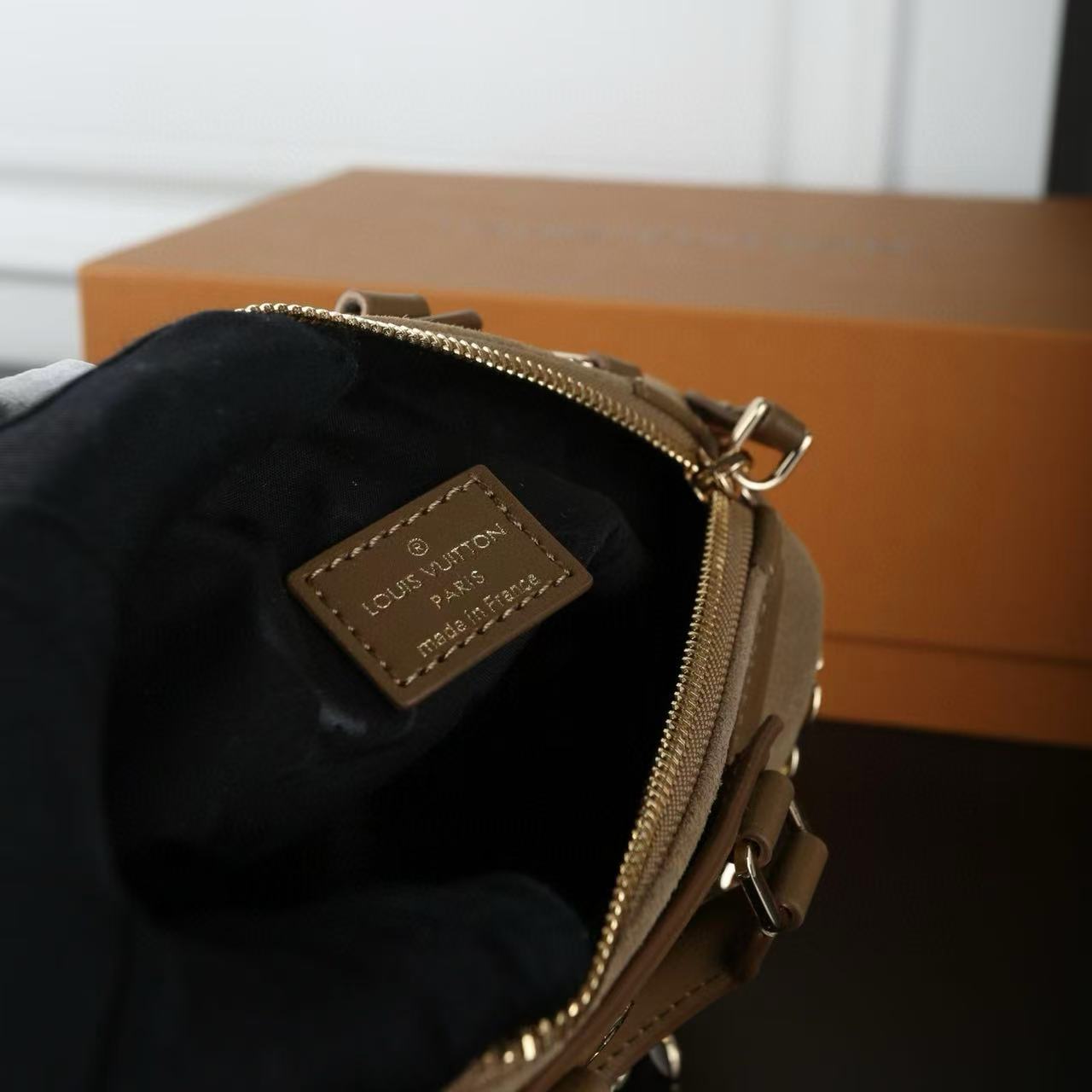 LV BIKERディアスキンチェーンショルダークロスボディバッグ【50％割引+送料無料】