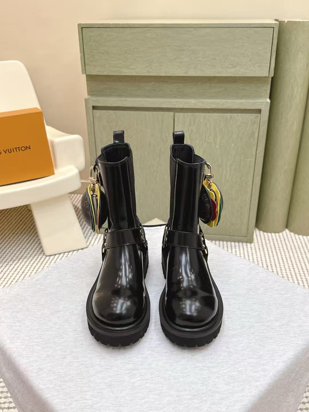 LVの高品質マーティンブーツ【50％割引+送料無料】