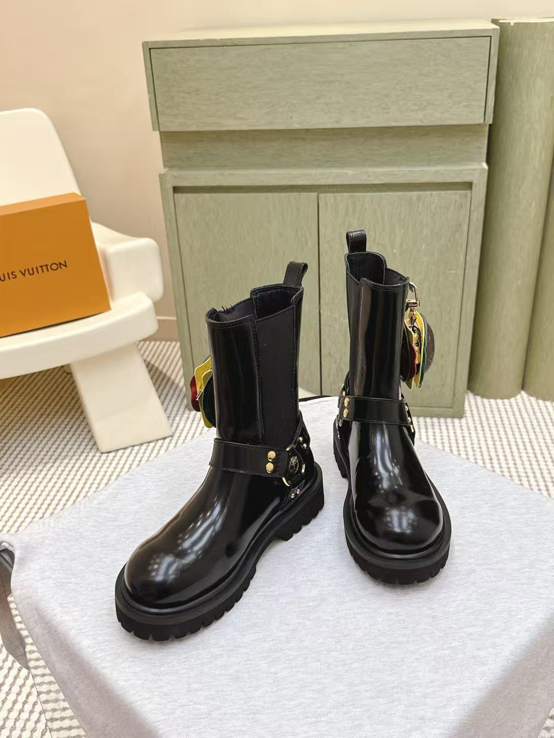 LVの高品質マーティンブーツ【50％割引+送料無料】