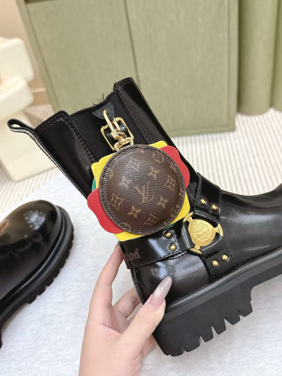 LVの高品質マーティンブーツ【50％割引+送料無料】