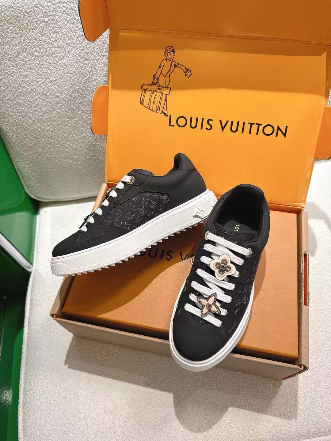 LVの高品質四つ葉のクローバーカジュアルシューズ【50％割引+送料無料】