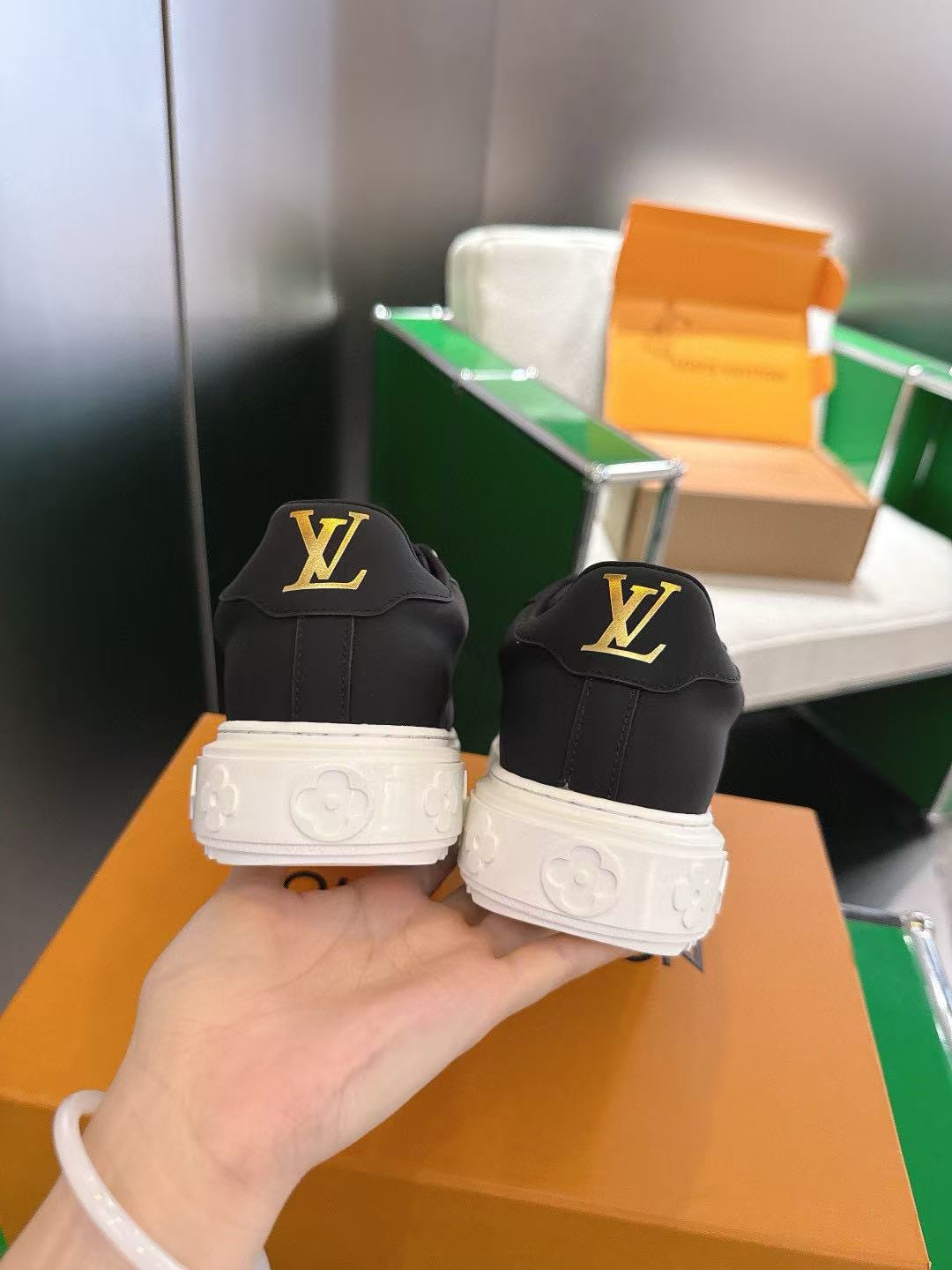 LVの高品質四つ葉のクローバーカジュアルシューズ【50％割引+送料無料】