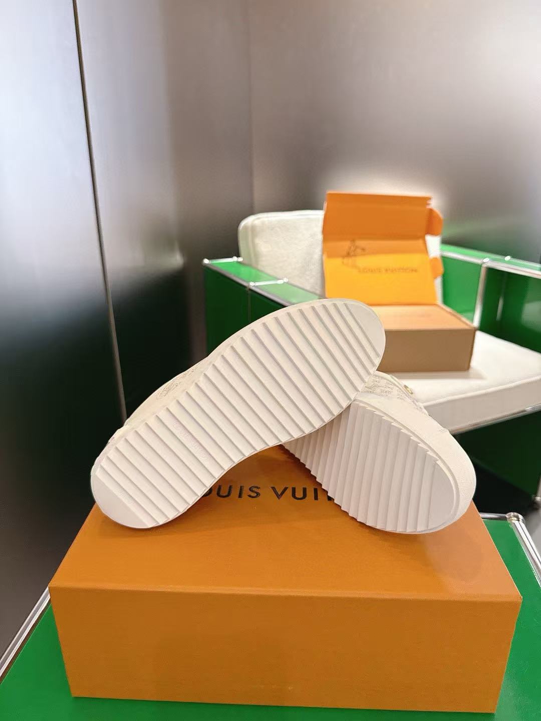 LVの高品質四つ葉のクローバーカジュアルシューズ【50％割引+送料無料】