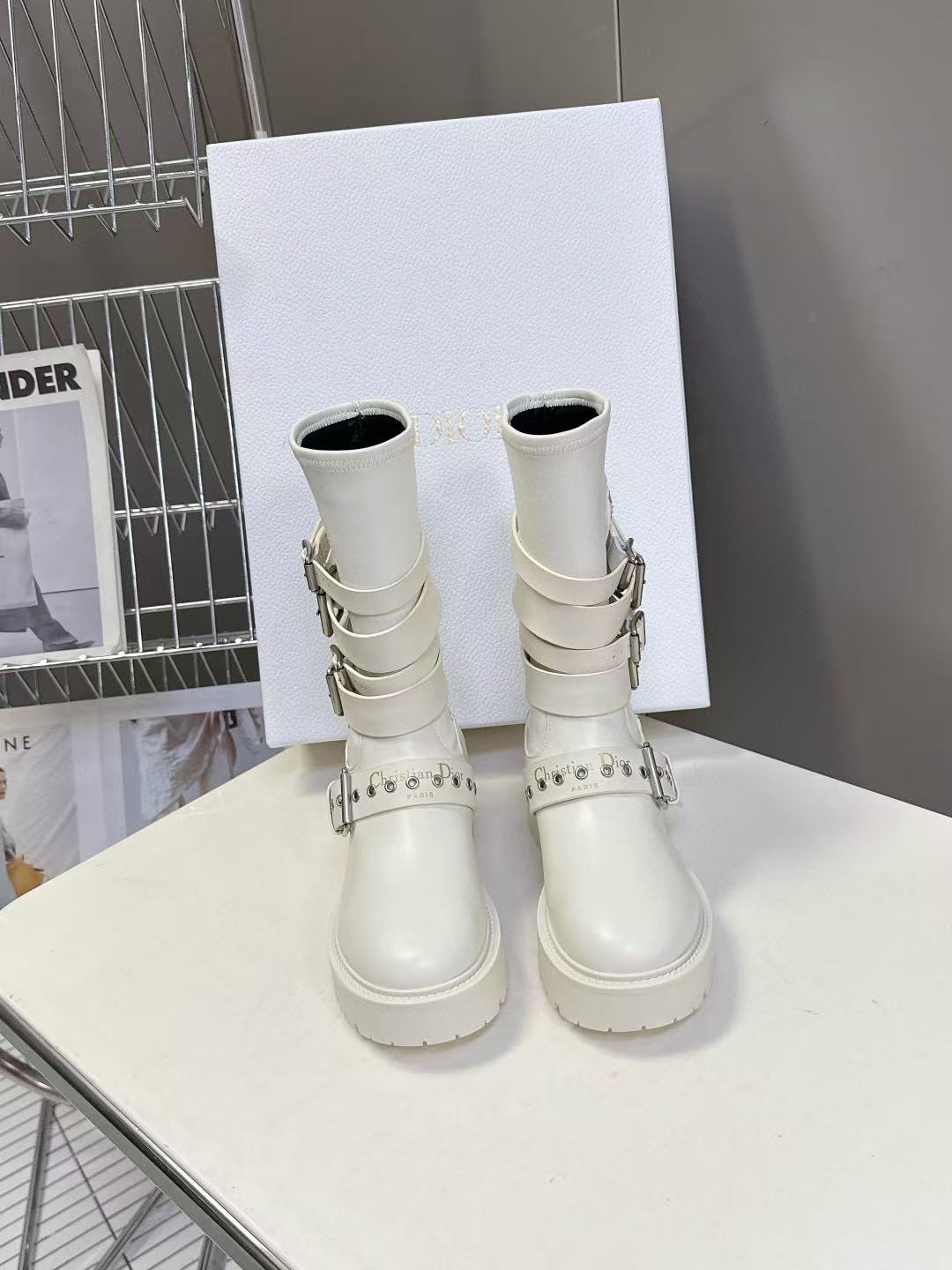 DI0Rの高品質秋冬ブーツ【50％割引+送料無料】