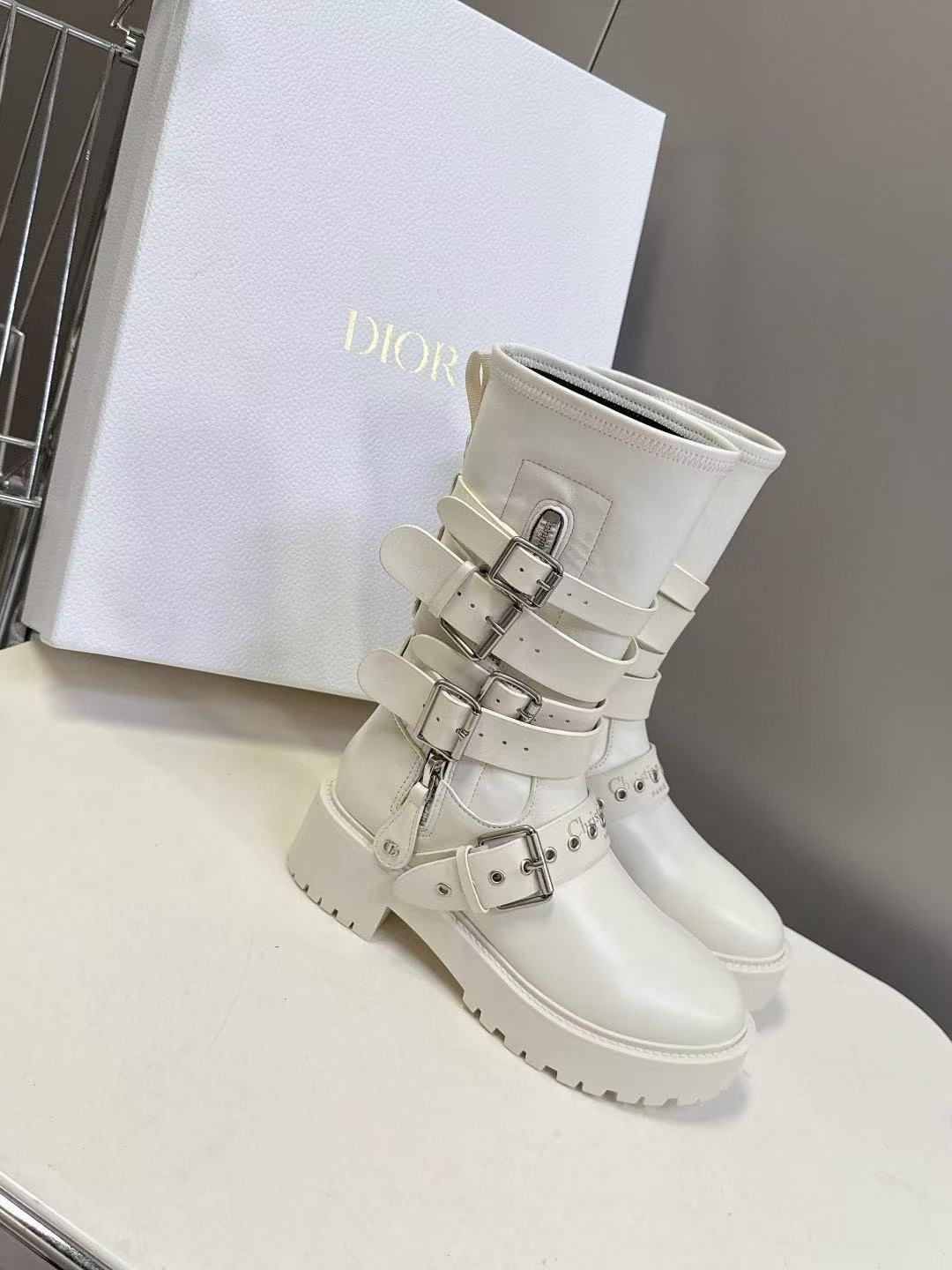 DI0Rの高品質秋冬ブーツ【50％割引+送料無料】