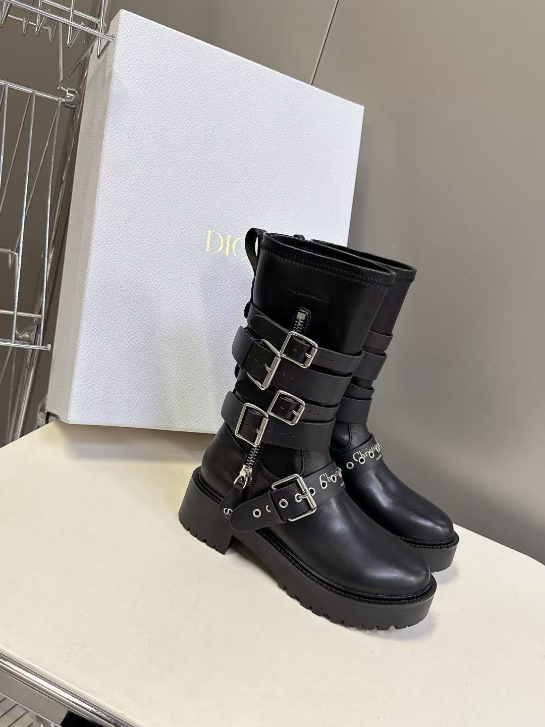 DI0Rの高品質秋冬ブーツ【50％割引+送料無料】