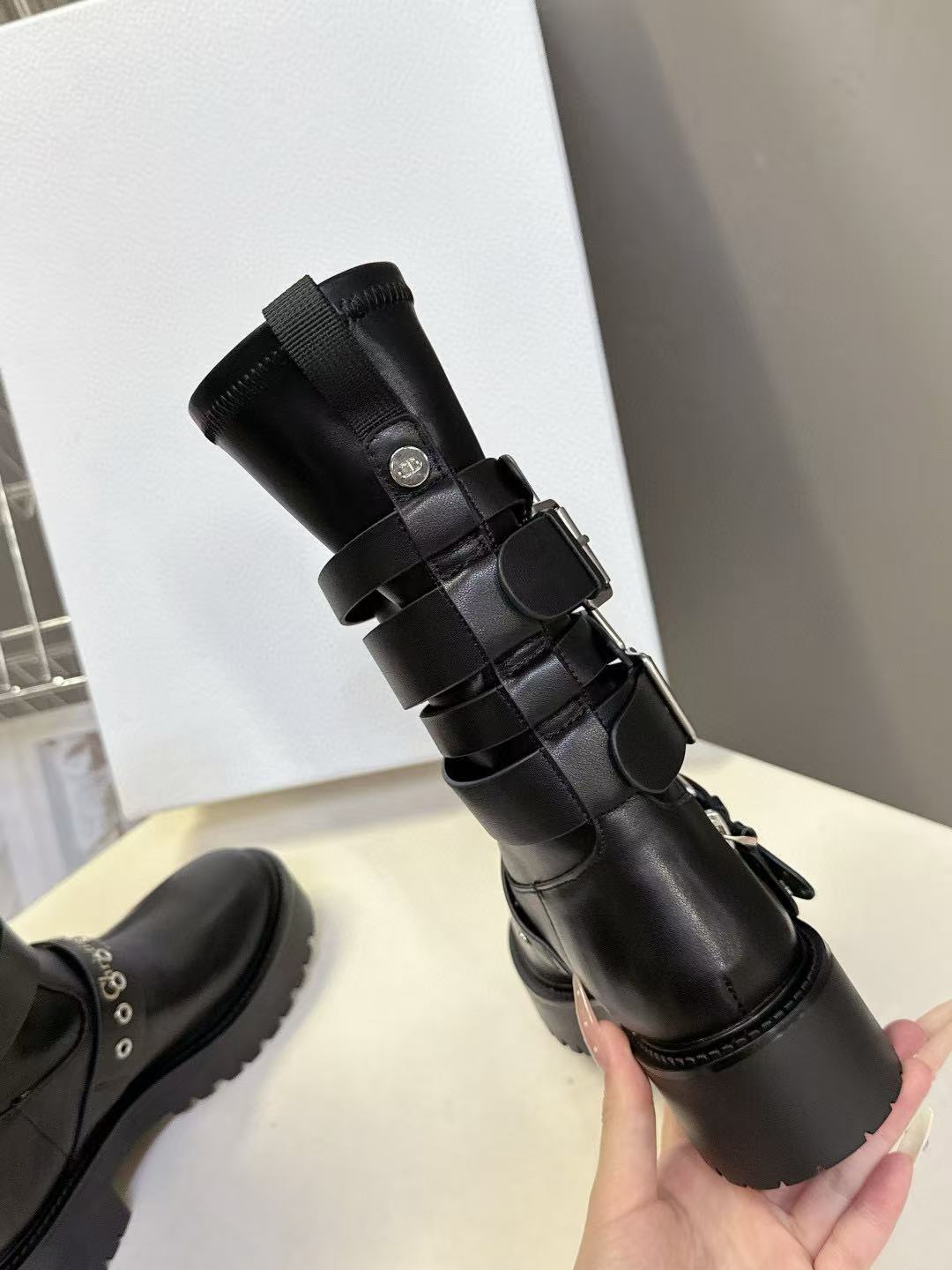 DI0Rの高品質秋冬ブーツ【50％割引+送料無料】