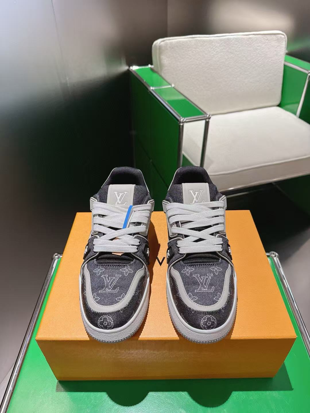 LVの高品質メンズスニーカー【50％割引+送料無料】