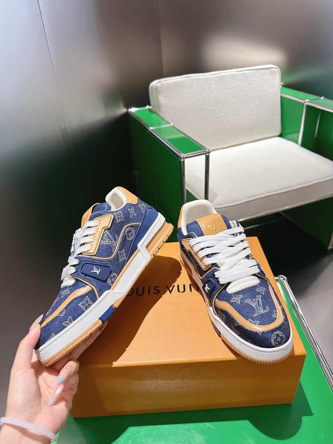 LVの高品質メンズスニーカー【50％割引+送料無料】