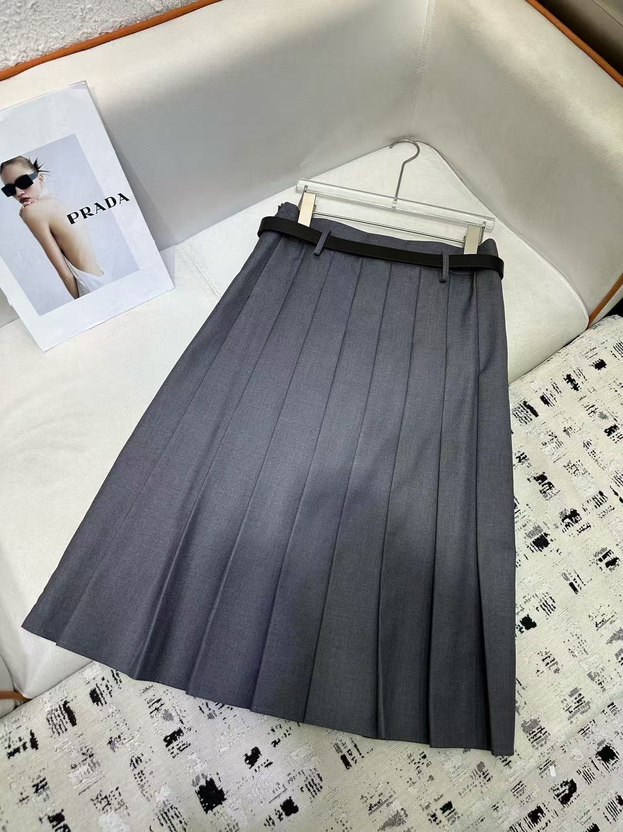 PR4DA 高品質トライアングルロゴプリーツスカート【50％割引+送料無料】