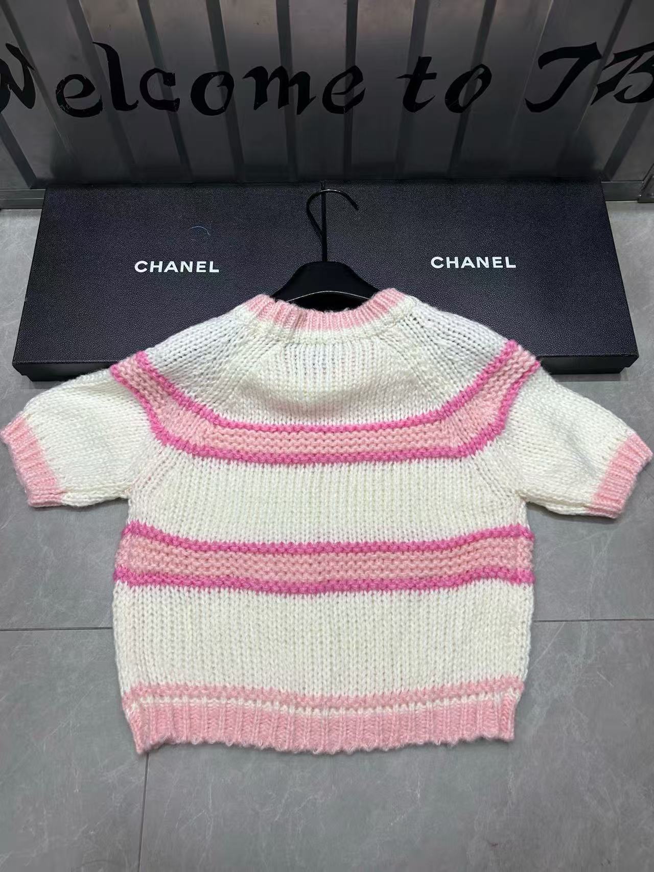 M1UM1U カラーブロックレタリングセーター【50％割引+送料無料】