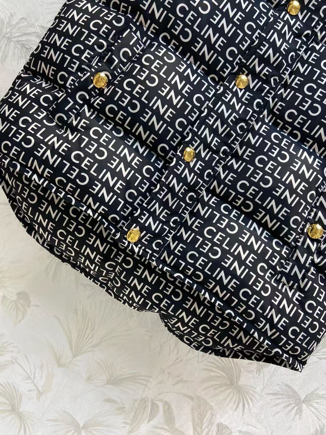 CEL1NE メタルボタン レタリング ダウンベスト【50％割引+送料無料】