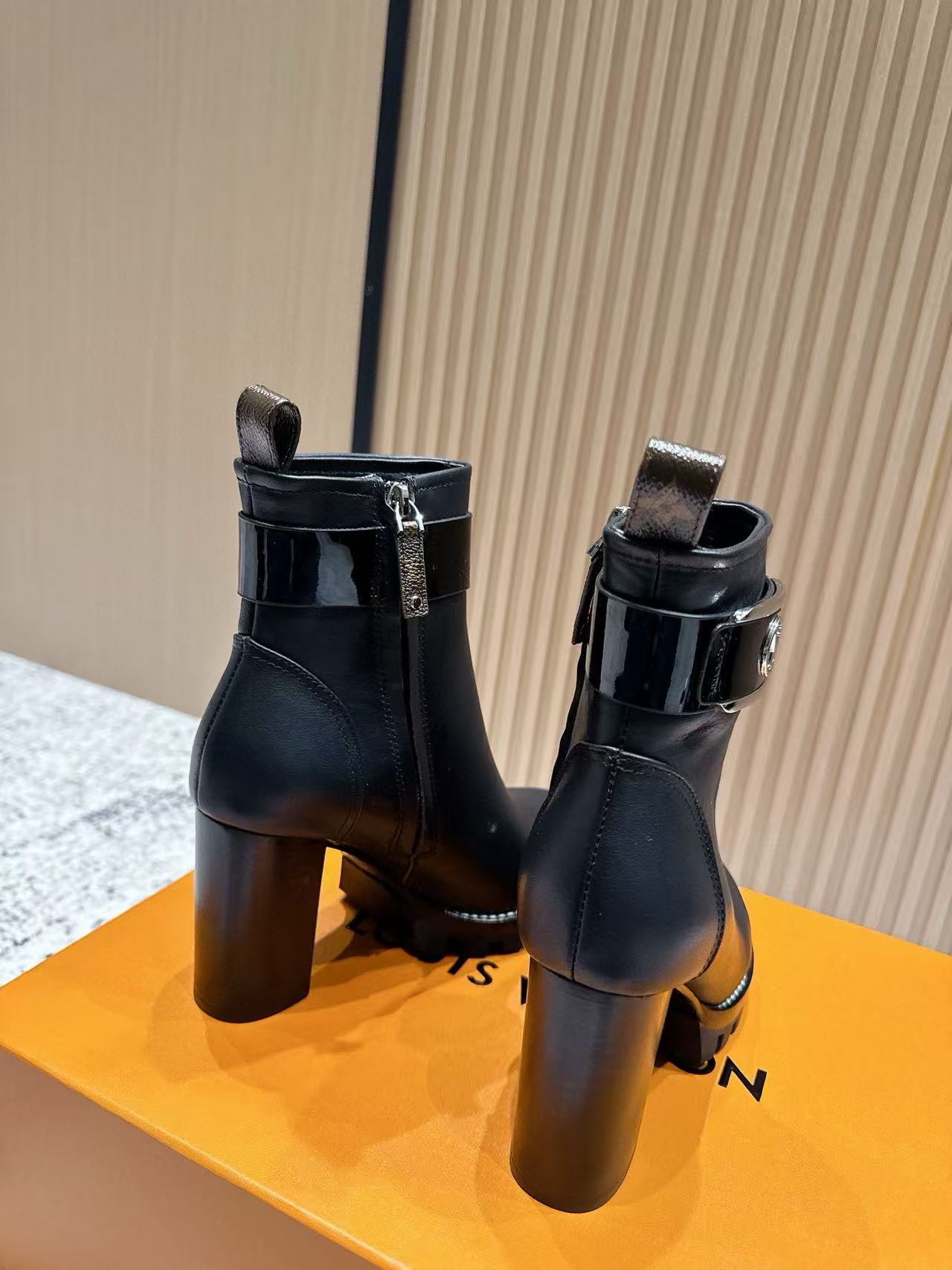 LVの高品質秋冬レザーアンクルブーツ【50％割引+送料無料】