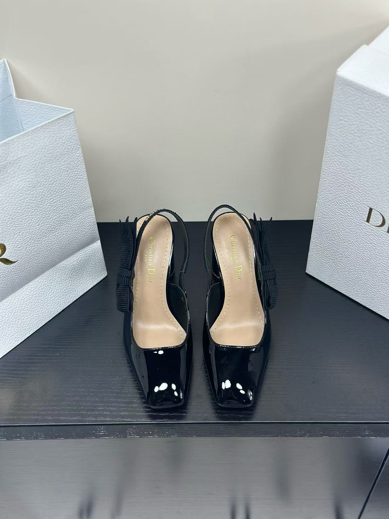 DI0Rの高品質刺繍ロゴリボンハイヒール【50％割引+送料無料】