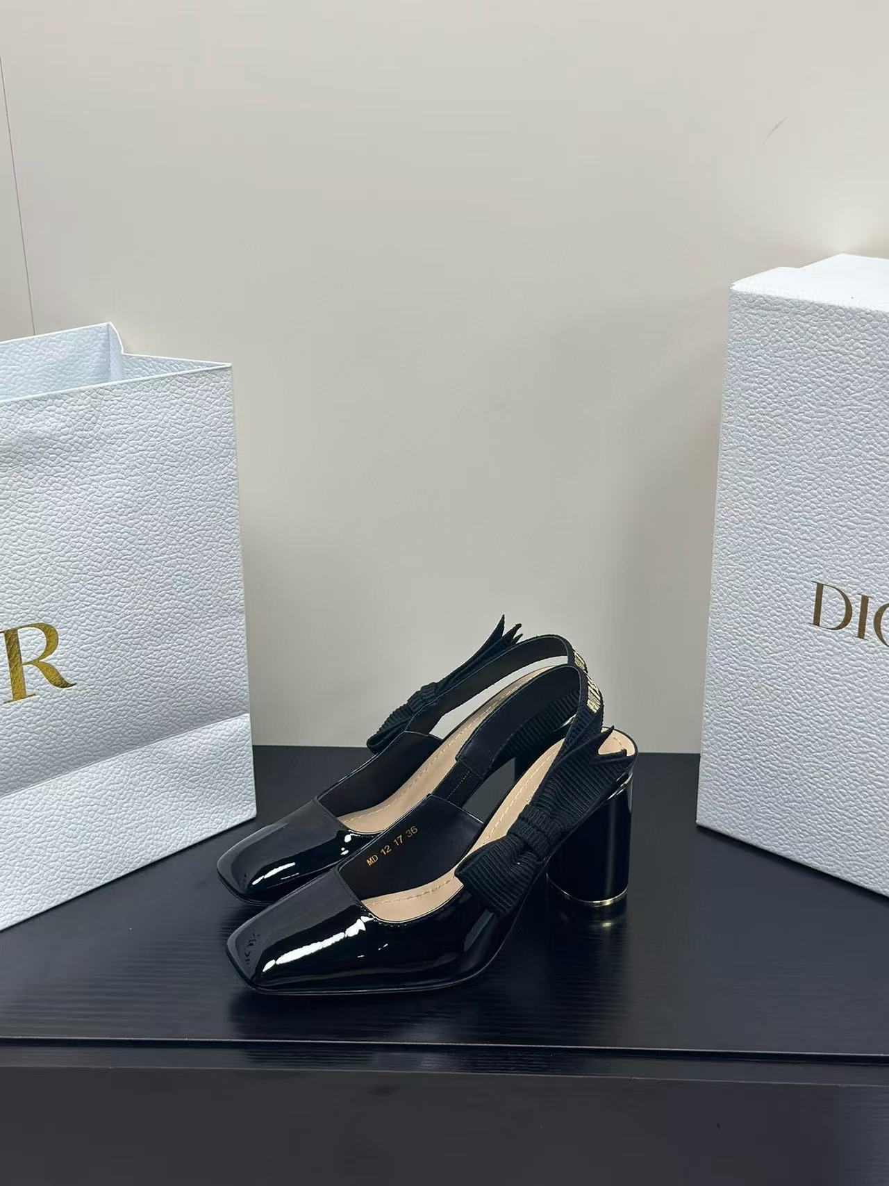 DI0Rの高品質刺繍ロゴリボンハイヒール【50％割引+送料無料】