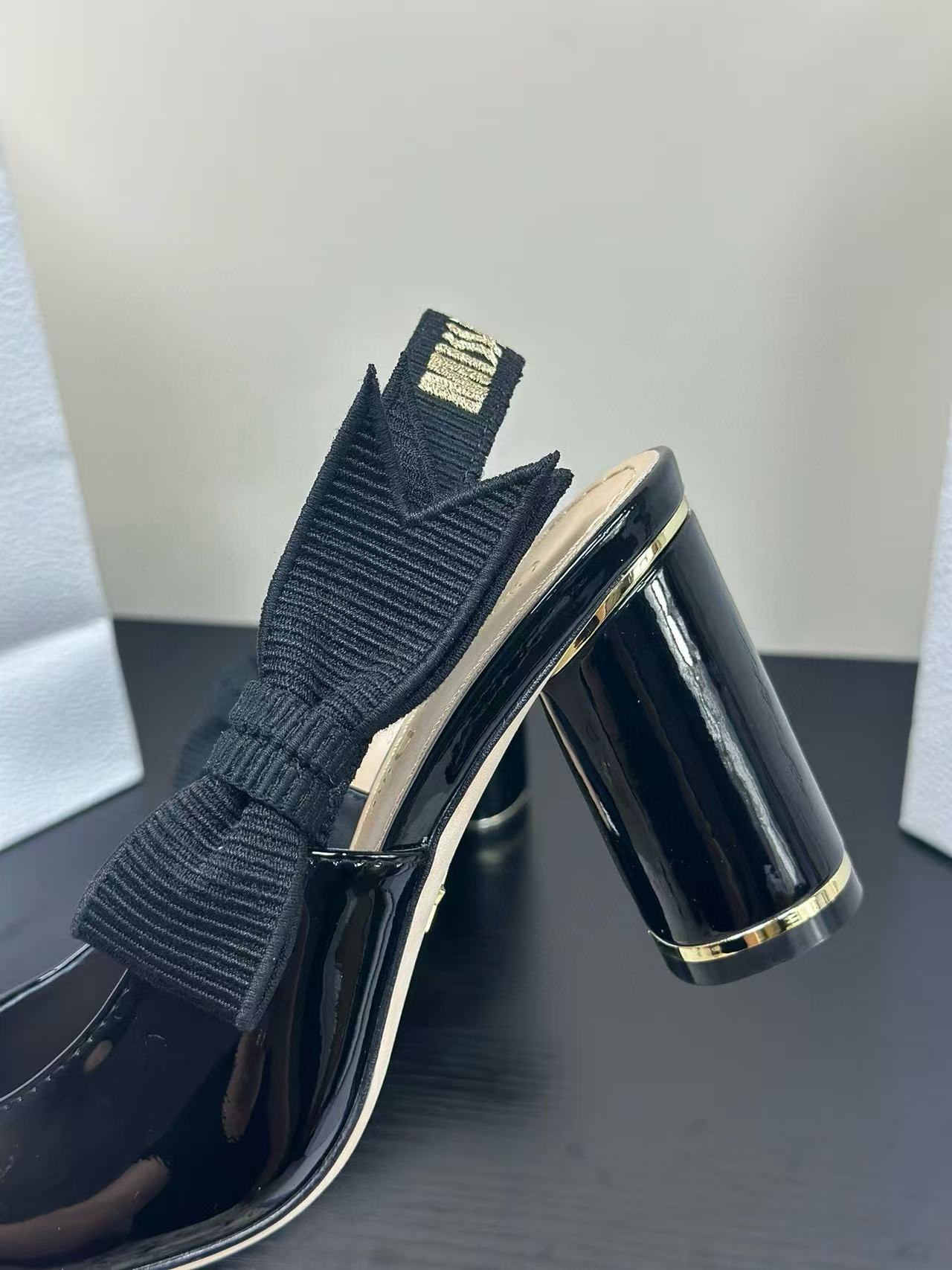 DI0Rの高品質刺繍ロゴリボンハイヒール【50％割引+送料無料】