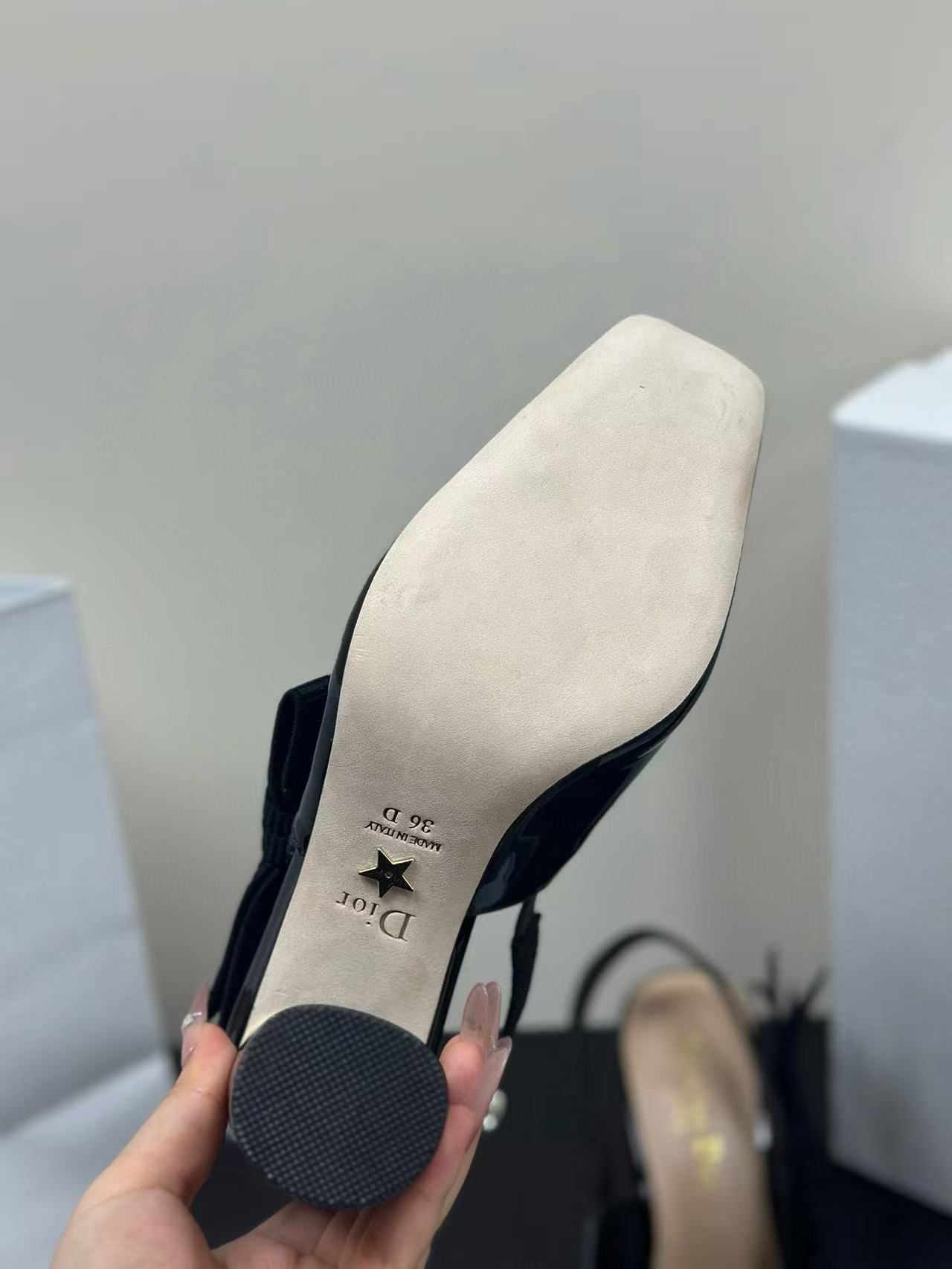 DI0Rの高品質刺繍ロゴリボンハイヒール【50％割引+送料無料】