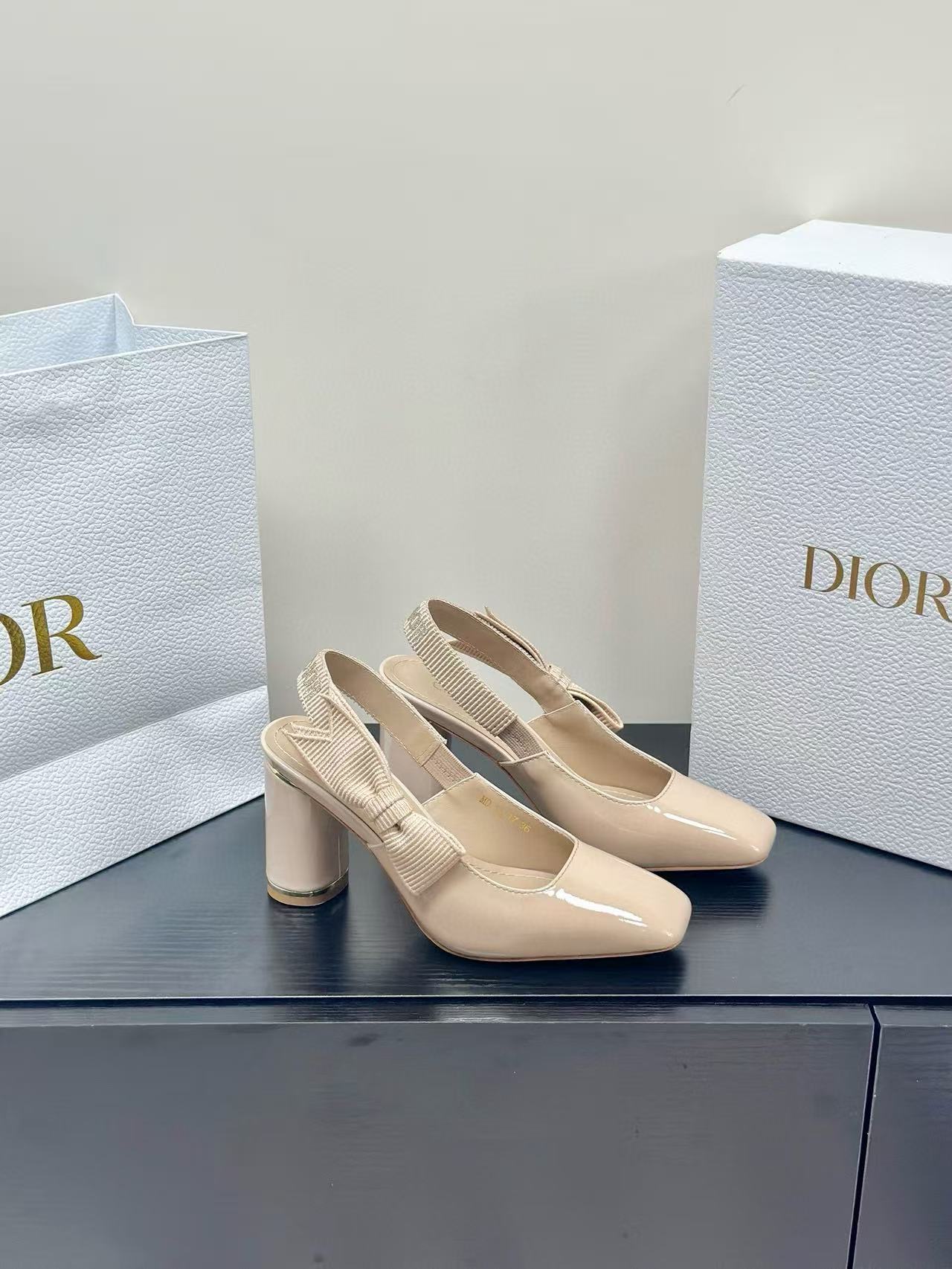 DI0Rの高品質刺繍ロゴリボンハイヒール【50％割引+送料無料】