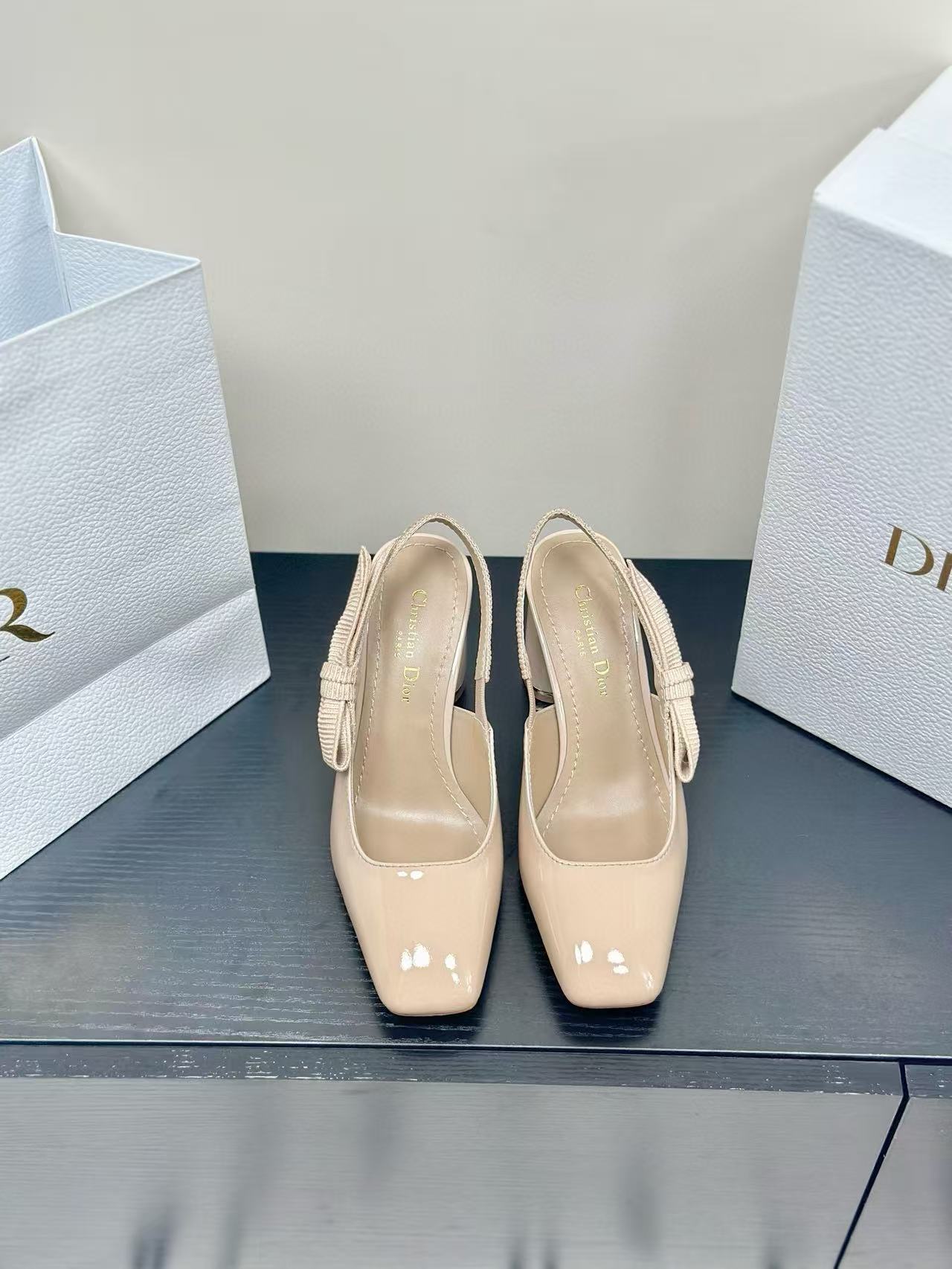 DI0Rの高品質刺繍ロゴリボンハイヒール【50％割引+送料無料】