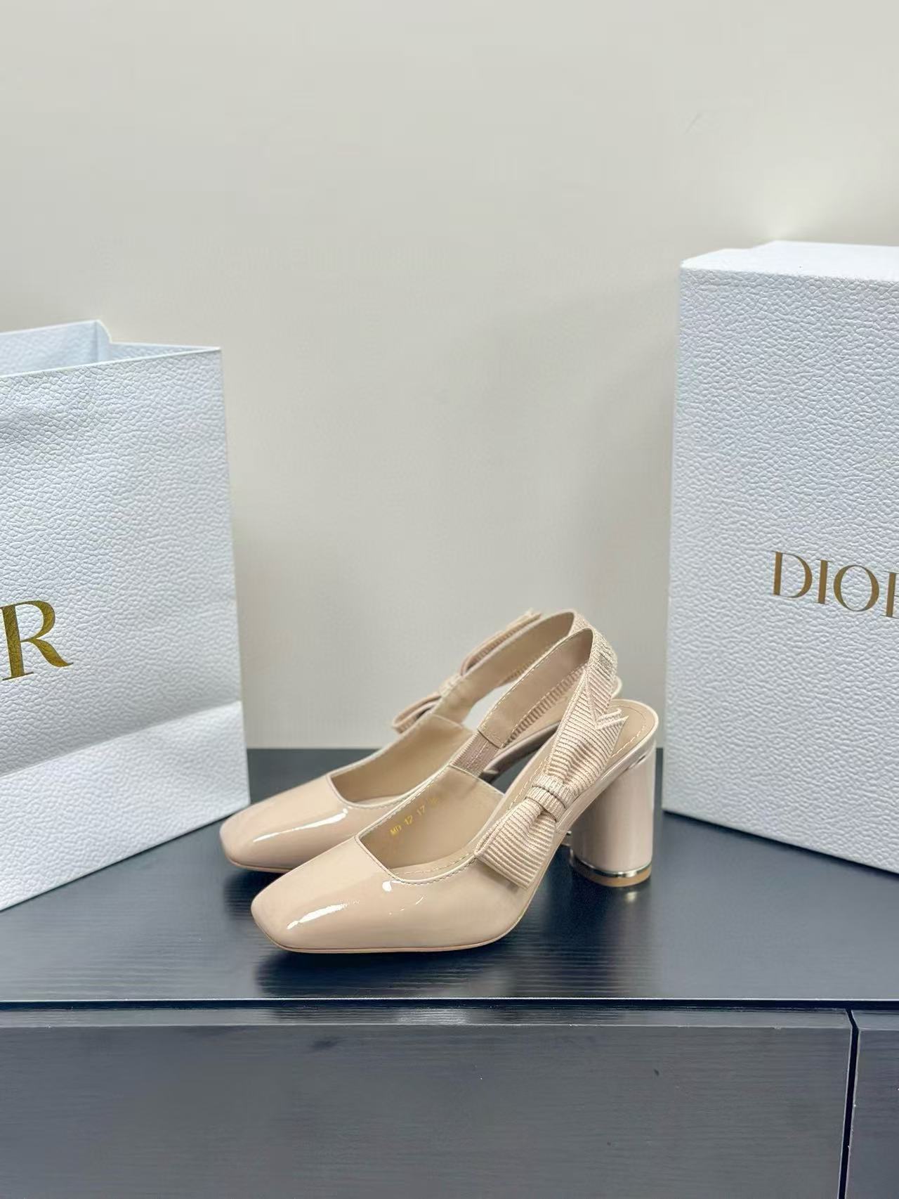 DI0Rの高品質刺繍ロゴリボンハイヒール【50％割引+送料無料】