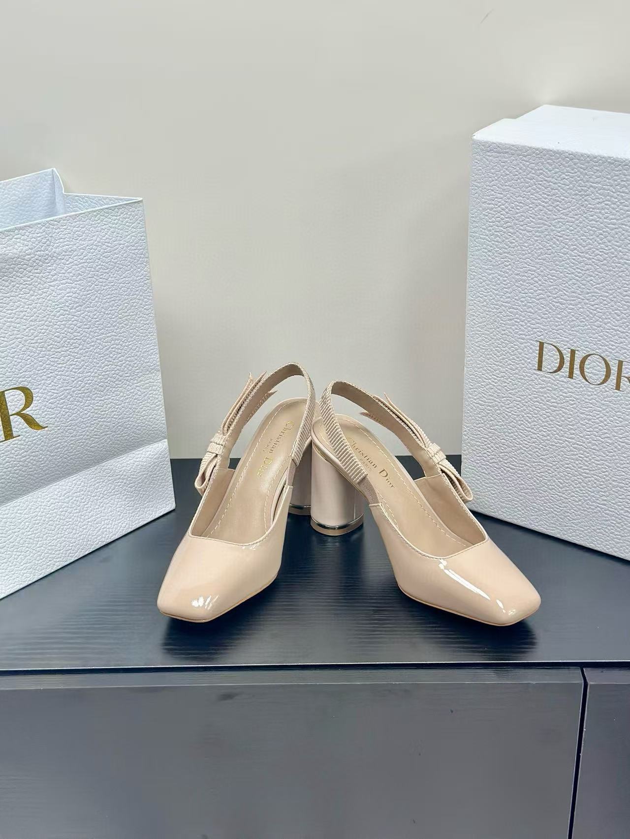 DI0Rの高品質刺繍ロゴリボンハイヒール【50％割引+送料無料】