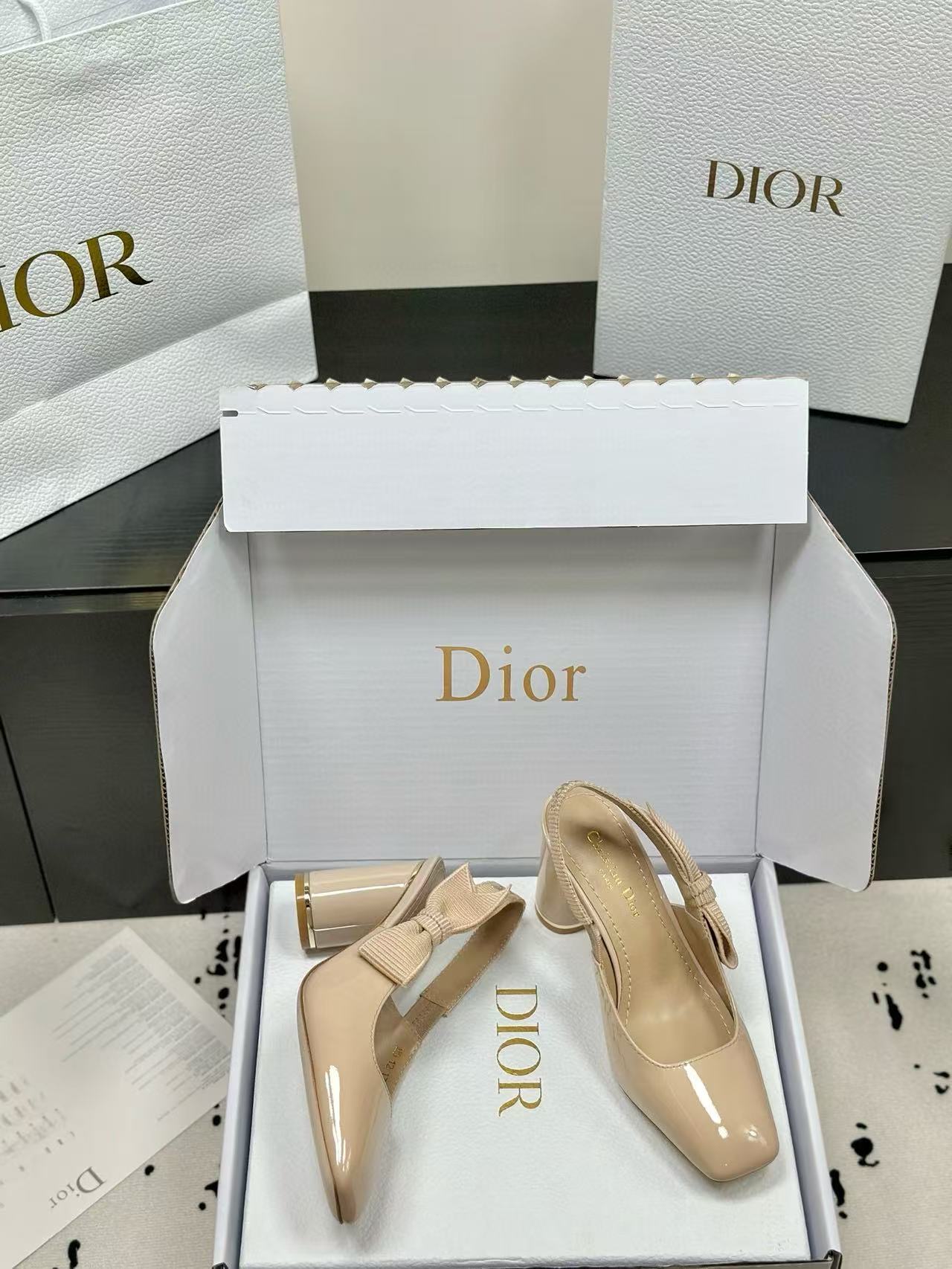 DI0Rの高品質刺繍ロゴリボンハイヒール【50％割引+送料無料】