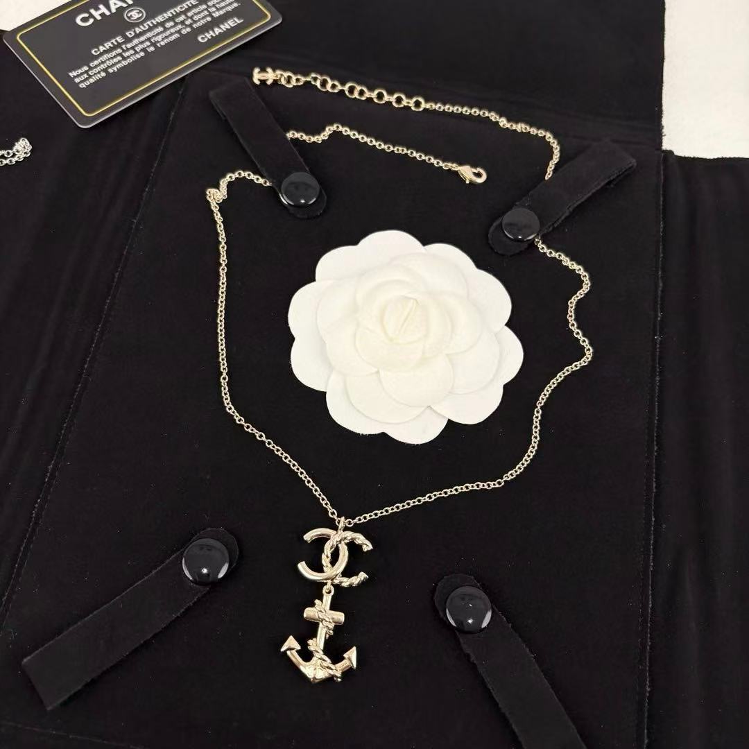 CHANE1 ダブルC ハーフツイストネックレス【50％割引+送料無料】