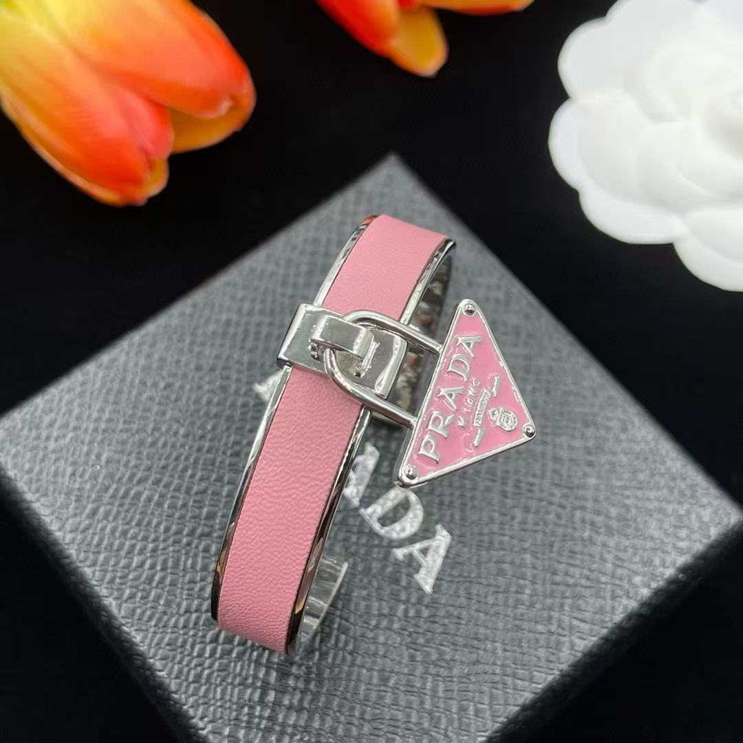 PR4DA トライアングルロゴブレスレット【50％割引+送料無料】