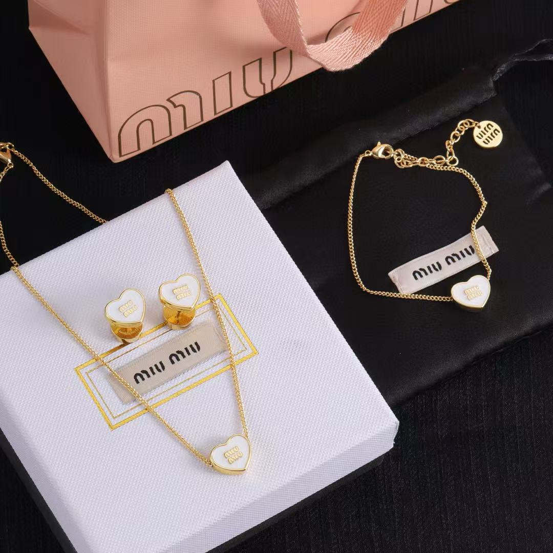 M1UM1U ホワイトイヤリング+ブレスレット+ネックレス3点セット【50％割引+送料無料】