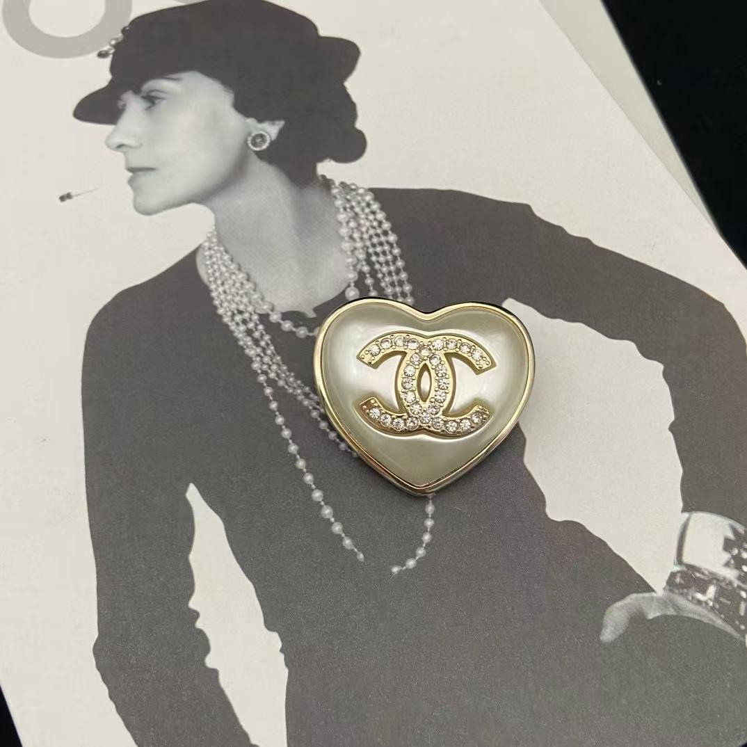 CHANE1 ダブルCハートブローチ【50％割引+送料無料】