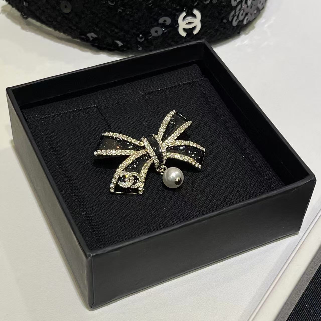 CHANE1 ボウダイヤモンドブローチ【50％割引+送料無料】